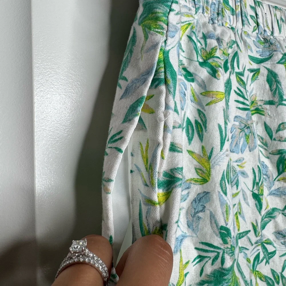 Ellen Tracy Tropical Skort